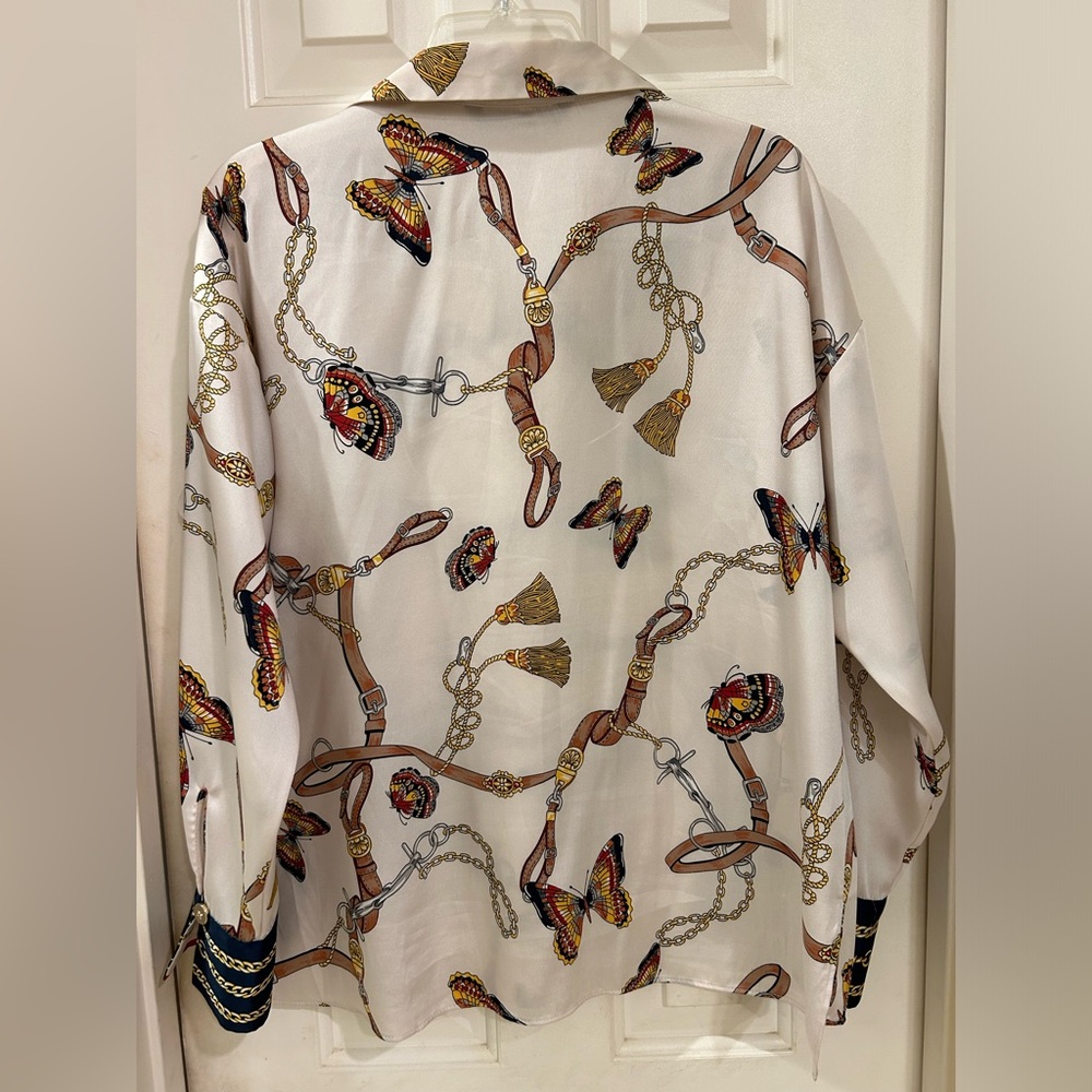 Zara Basic butterfly and chain printed blouse, V-Neck Pullover, Cream, S… - Picture 7 of 11